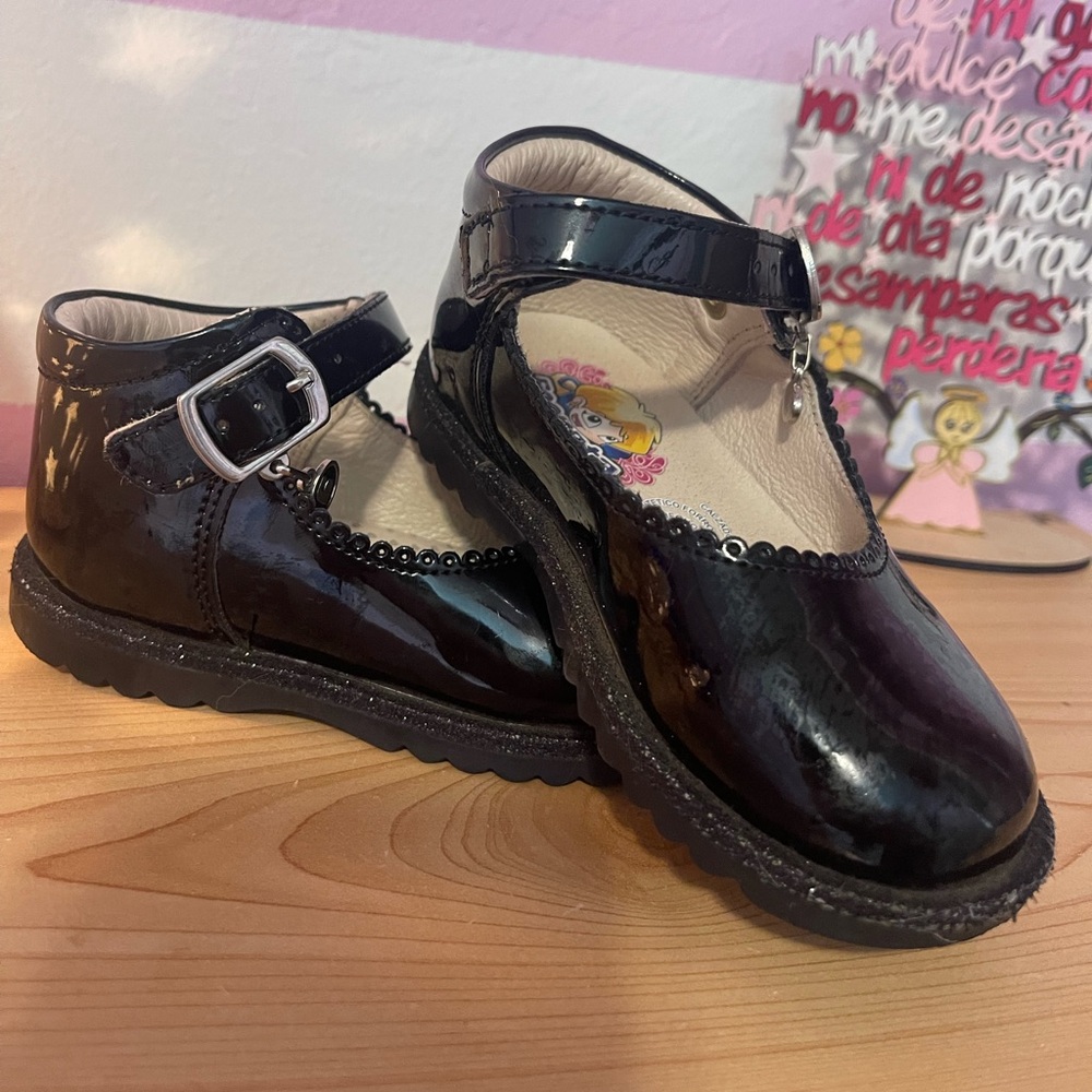 COQUETA black leather shoes